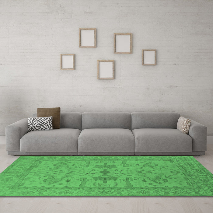 Machine Washable Oriental Emerald Green Industrial Area Rugs in a Living Room,, wshurb1665emgrn