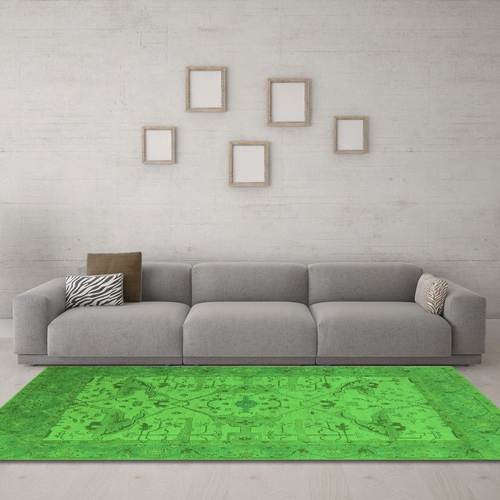 Machine Washable Oriental Green Industrial Area Rugs in a Living Room,, wshurb1666grn