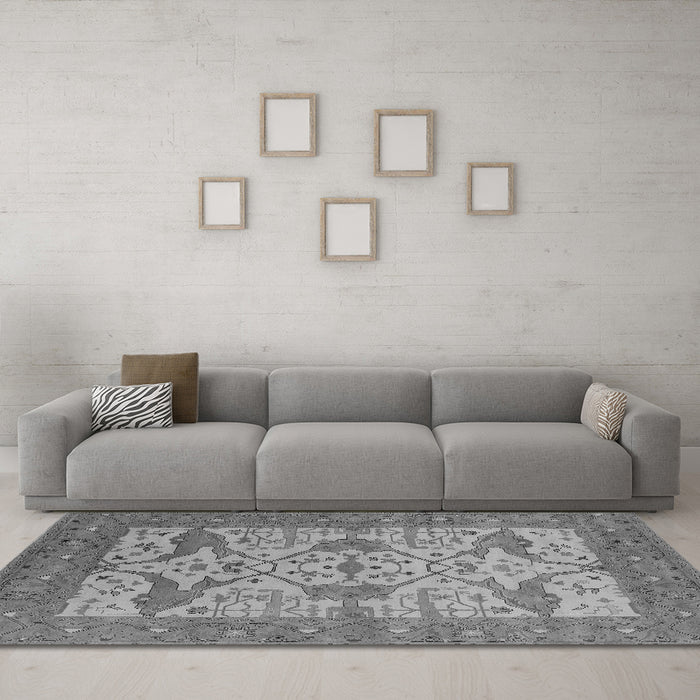 Machine Washable Oriental Gray Industrial Rug in a Living Room,, wshurb1667gry