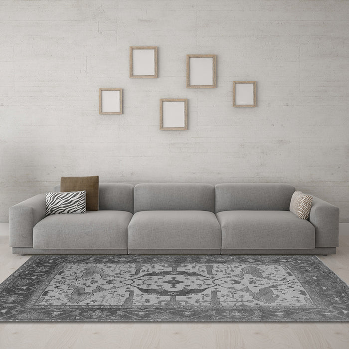 Machine Washable Oriental Gray Industrial Rug in a Living Room,, wshurb1669gry
