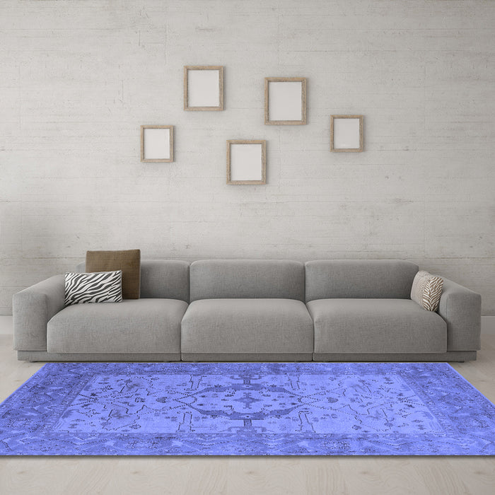 Machine Washable Oriental Blue Industrial Rug in a Living Room, wshurb1670blu