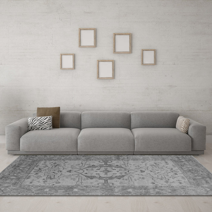 Machine Washable Oriental Gray Industrial Rug in a Living Room,, wshurb1670gry