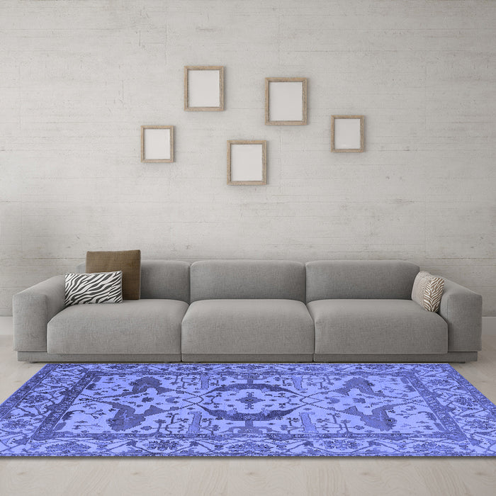 Machine Washable Oriental Blue Industrial Rug in a Living Room, wshurb1672blu