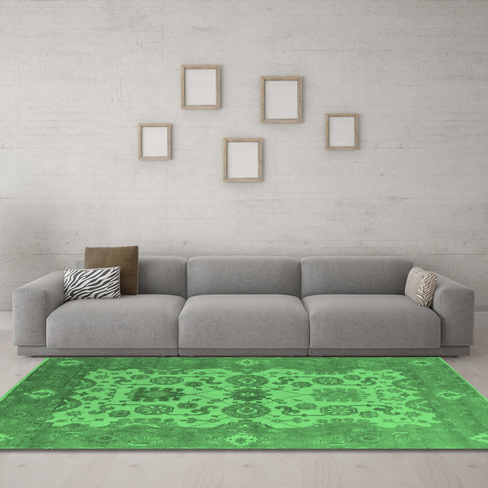 Machine Washable Oriental Emerald Green Industrial Area Rugs in a Living Room,, wshurb1673emgrn