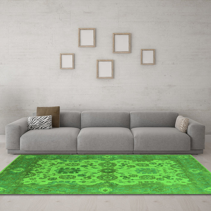 Machine Washable Oriental Green Industrial Area Rugs in a Living Room,, wshurb1673grn