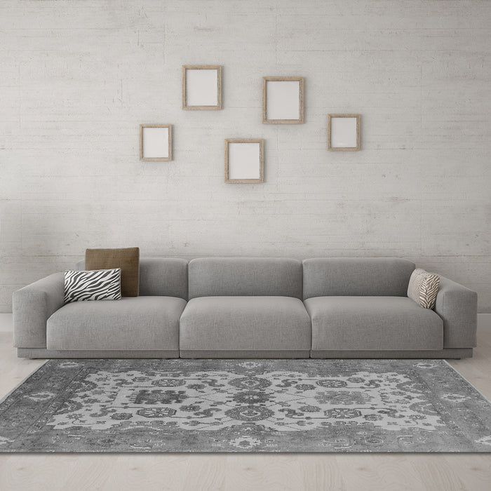 Machine Washable Oriental Gray Industrial Rug in a Living Room,, wshurb1673gry