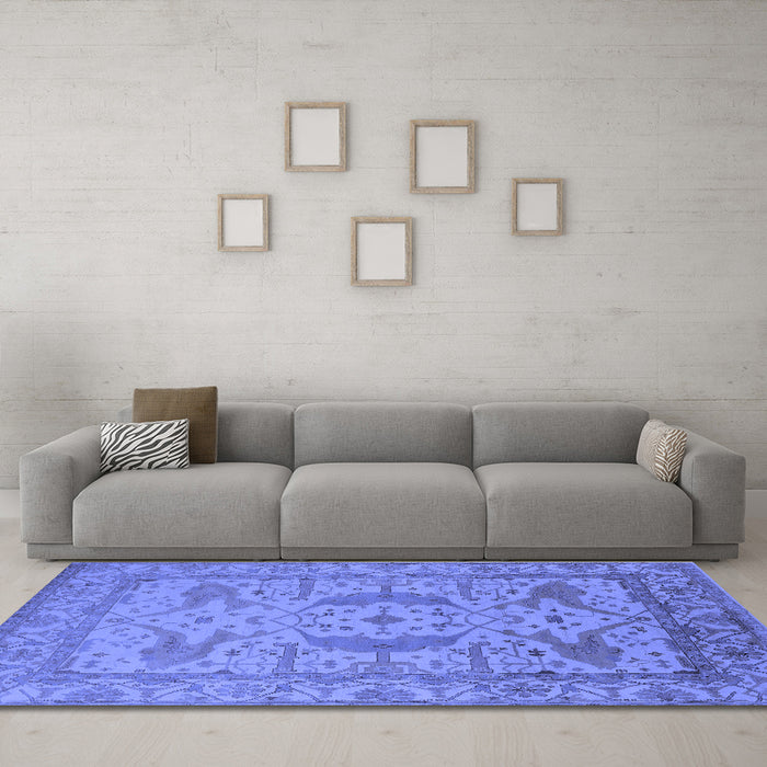 Machine Washable Oriental Blue Industrial Rug in a Living Room, wshurb1675blu