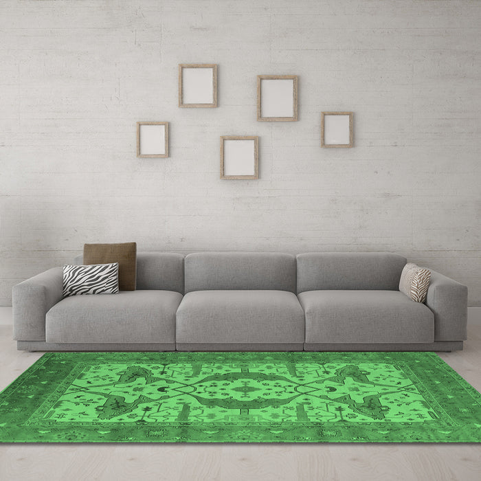 Machine Washable Oriental Emerald Green Industrial Area Rugs in a Living Room,, wshurb1676emgrn