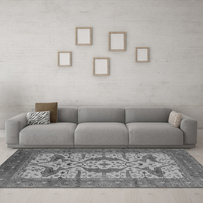 Machine Washable Oriental Gray Industrial Rug in a Living Room,, wshurb1676gry