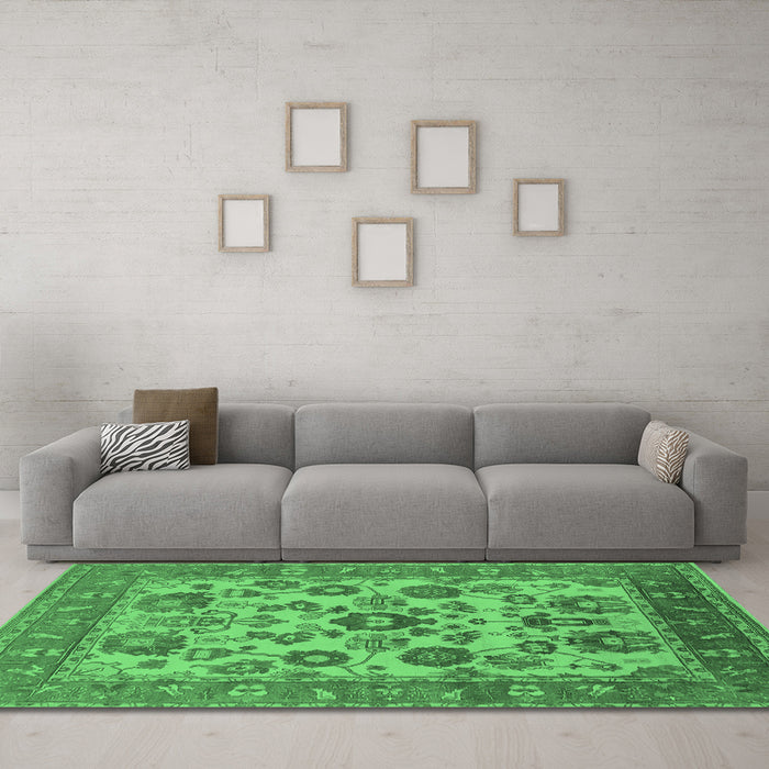 Machine Washable Oriental Emerald Green Industrial Area Rugs in a Living Room,, wshurb1677emgrn