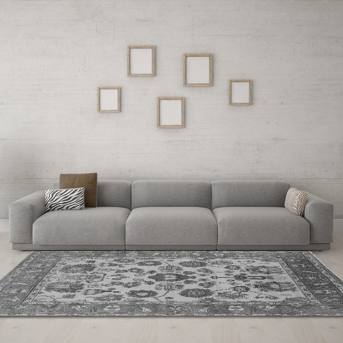 Machine Washable Oriental Gray Industrial Rug in a Living Room,, wshurb1677gry