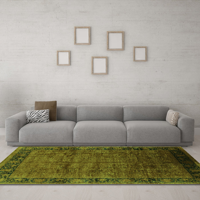 Machine Washable Oriental Green Industrial Area Rugs in a Living Room,, wshurb1684grn