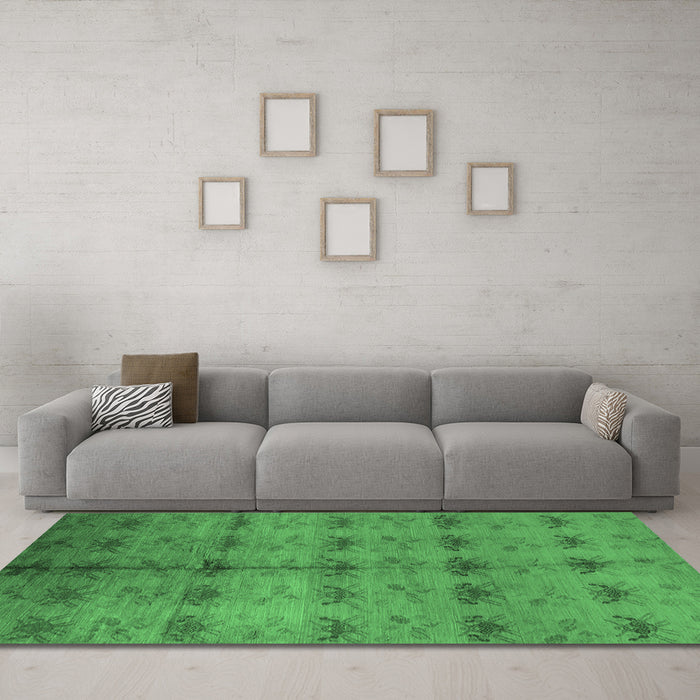 Machine Washable Oriental Emerald Green Industrial Area Rugs in a Living Room,, wshurb1697emgrn