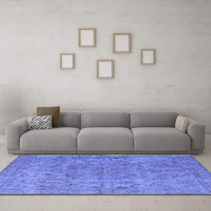 Machine Washable Oriental Blue Industrial Rug in a Living Room, wshurb1712blu