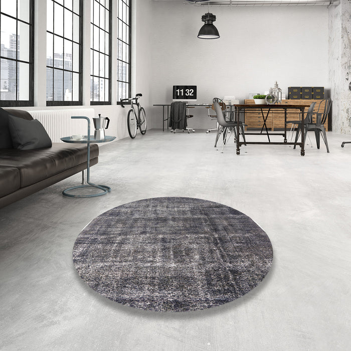 Round Mid-Century Modern Gunmetal Gray Oriental Rug in a Office, urb1720