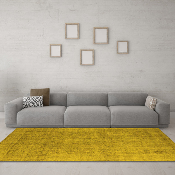 Machine Washable Oriental Yellow Industrial Rug in a Living Room, wshurb1727yw