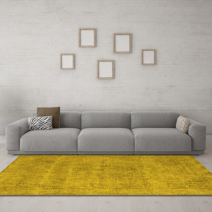Machine Washable Oriental Yellow Industrial Rug in a Living Room, wshurb1731yw