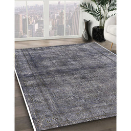 Mid-Century Modern Gunmetal Gray Oriental Rug in Family Room, urb1743