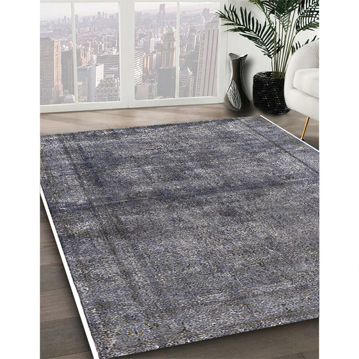 Mid-Century Modern Gunmetal Gray Oriental Rug in Family Room, urb1743
