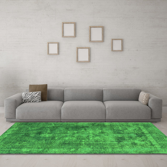 Machine Washable Oriental Green Industrial Area Rugs in a Living Room,, wshurb1747grn
