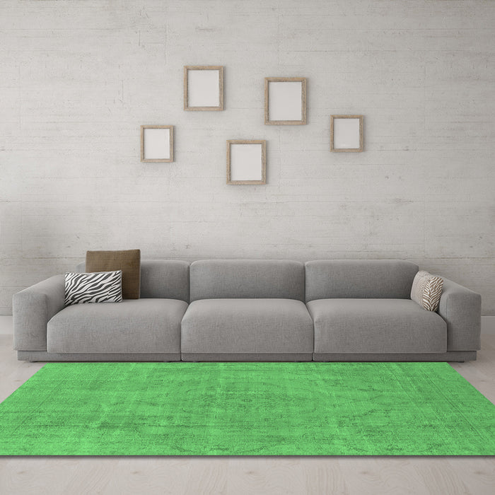 Machine Washable Oriental Emerald Green Industrial Area Rugs in a Living Room,, wshurb1755emgrn
