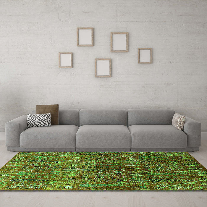 Machine Washable Oriental Green Industrial Area Rugs in a Living Room,, wshurb1800grn
