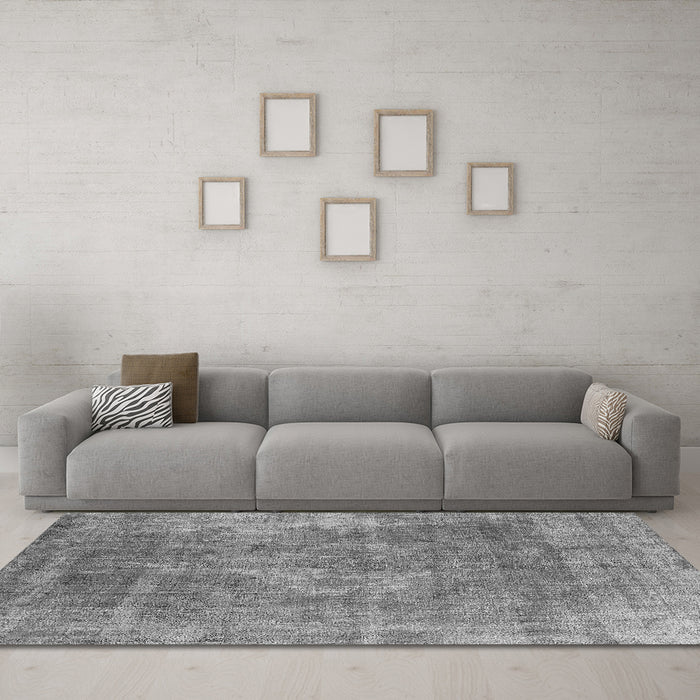 Machine Washable Oriental Gray Industrial Rug in a Living Room,, wshurb1843gry