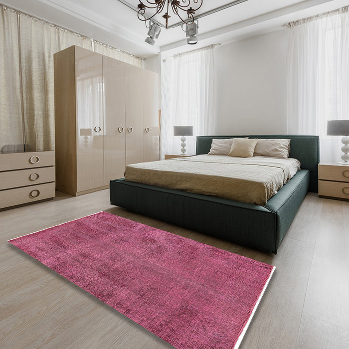 Machine Washable Industrial Modern Violet Red Pink Rug in a Bedroom, wshurb1902