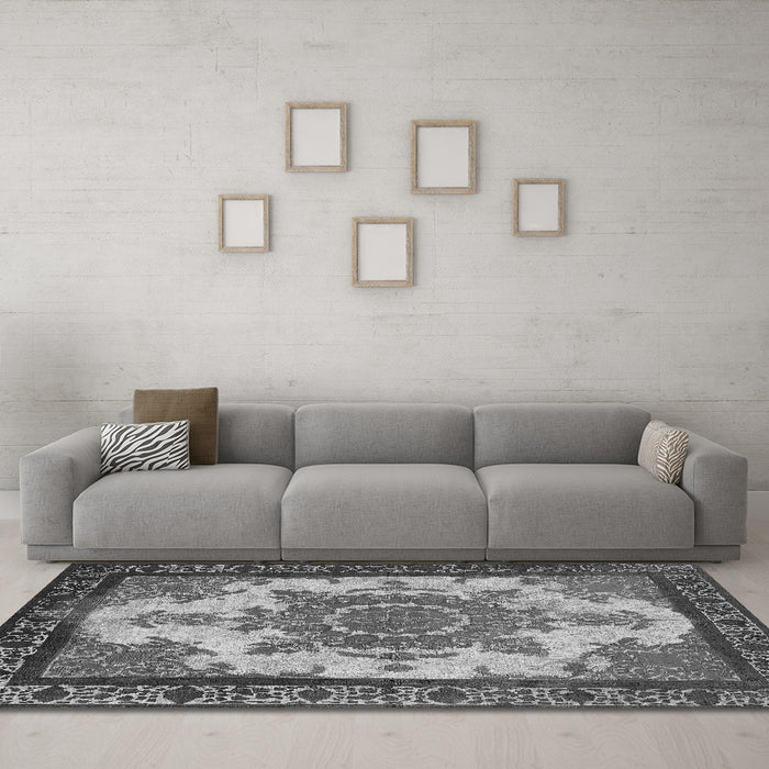 Machine Washable Oriental Gray Industrial Rug in a Living Room,, wshurb1927gry