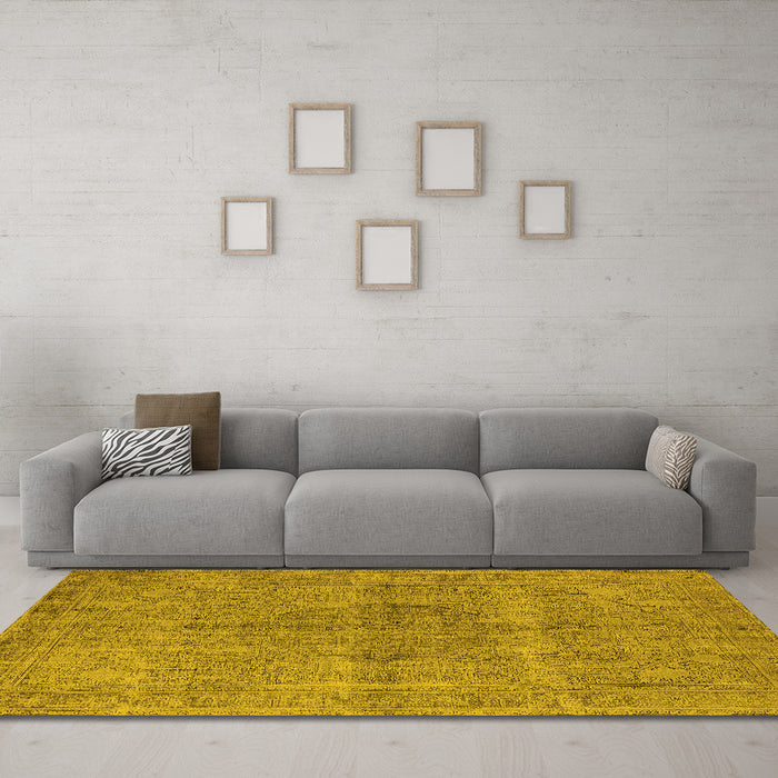 Machine Washable Oriental Yellow Industrial Rug in a Living Room, wshurb1932yw