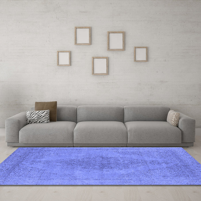 Machine Washable Oriental Blue Industrial Rug in a Living Room, wshurb1935blu