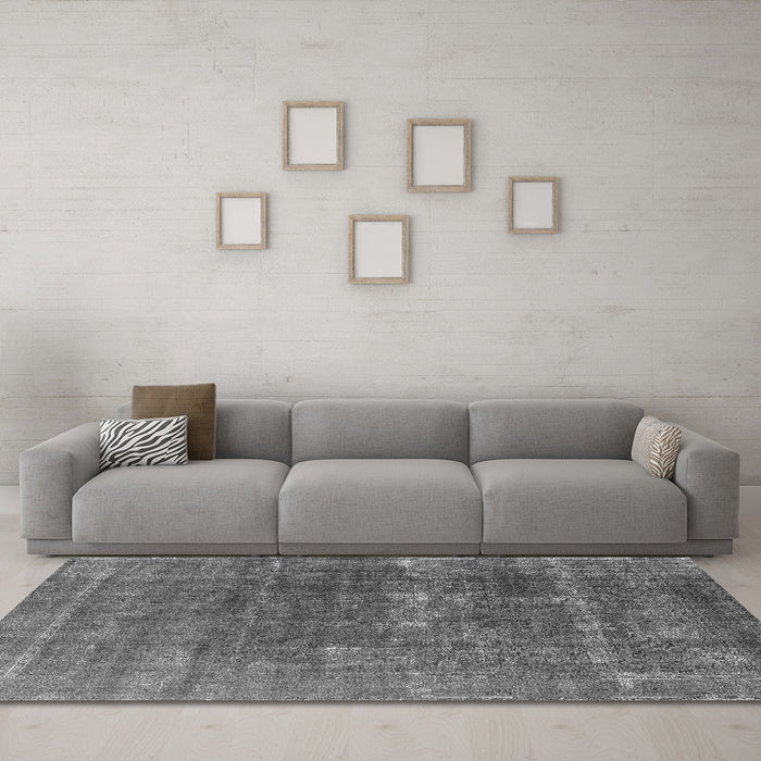 Machine Washable Oriental Gray Industrial Rug in a Living Room,, wshurb1936gry