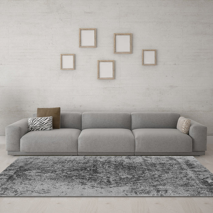 Machine Washable Oriental Gray Industrial Rug in a Living Room,, wshurb1937gry