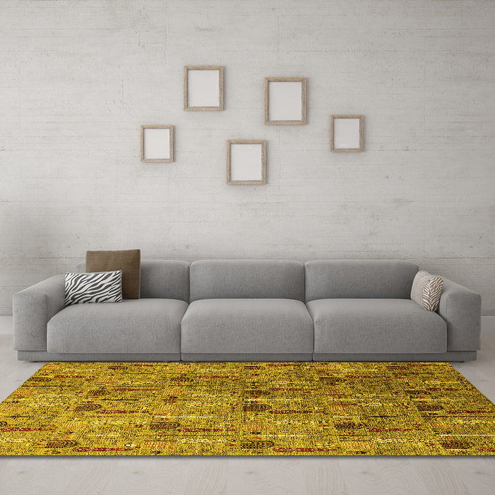 Machine Washable Oriental Yellow Industrial Rug in a Living Room, wshurb1947yw