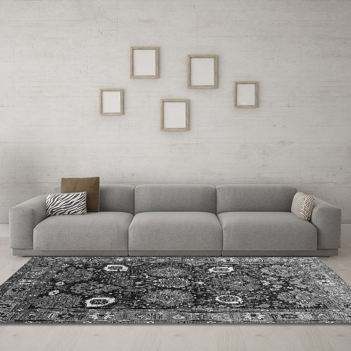Machine Washable Oriental Gray Industrial Rug in a Living Room,, wshurb1951gry