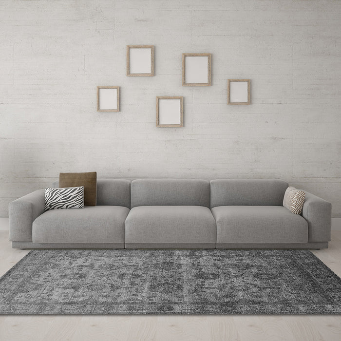 Machine Washable Oriental Gray Industrial Rug in a Living Room,, wshurb1965gry