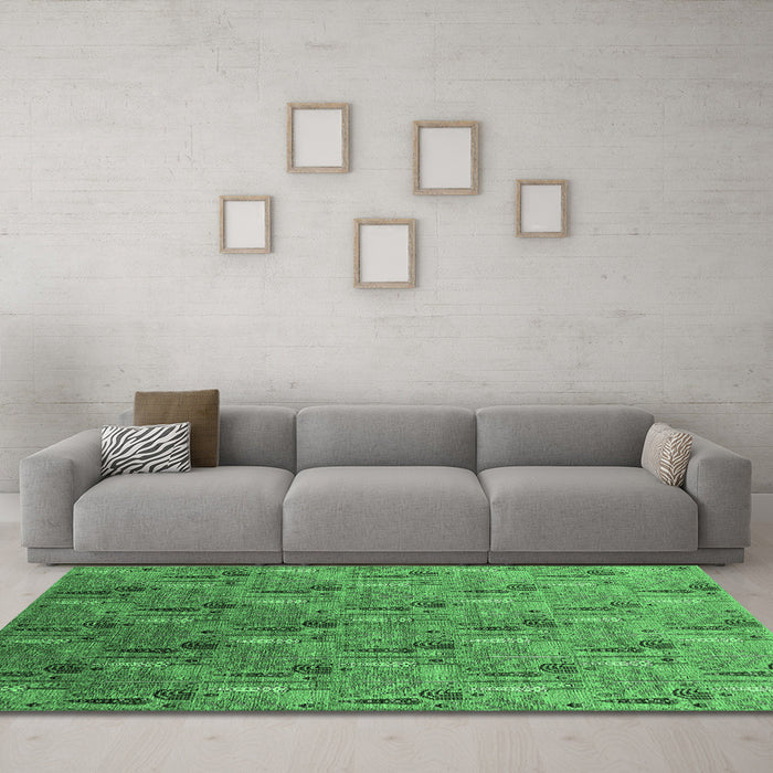 Machine Washable Oriental Emerald Green Industrial Area Rugs in a Living Room,, wshurb1972emgrn
