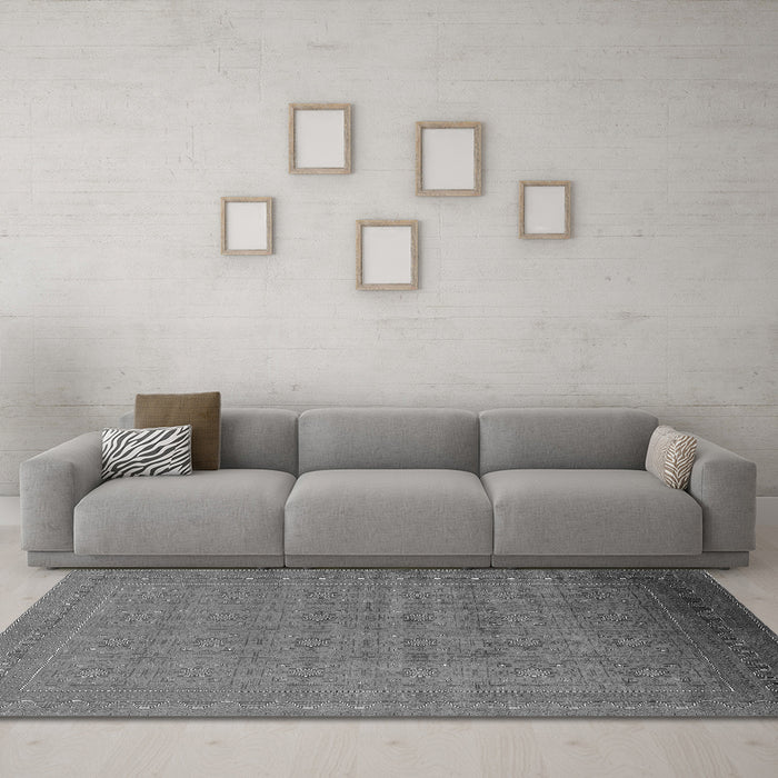 Machine Washable Oriental Gray Industrial Rug in a Living Room,, wshurb1998gry