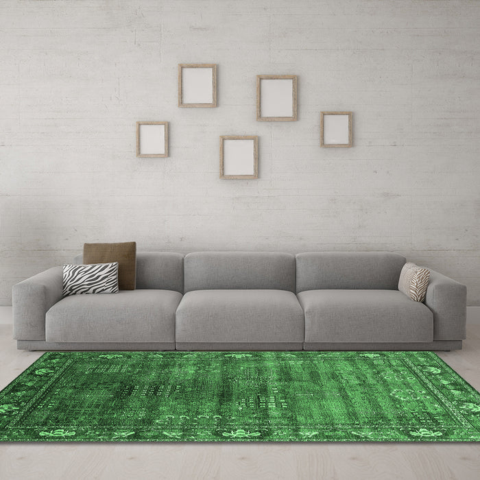 Machine Washable Oriental Emerald Green Traditional Area Rugs in a Living Room,, wshurb2013emgrn
