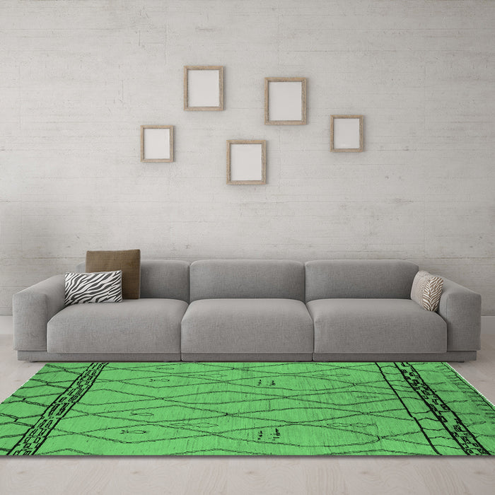 Machine Washable Solid Emerald Green Modern Area Rugs in a Living Room,, wshurb2020emgrn