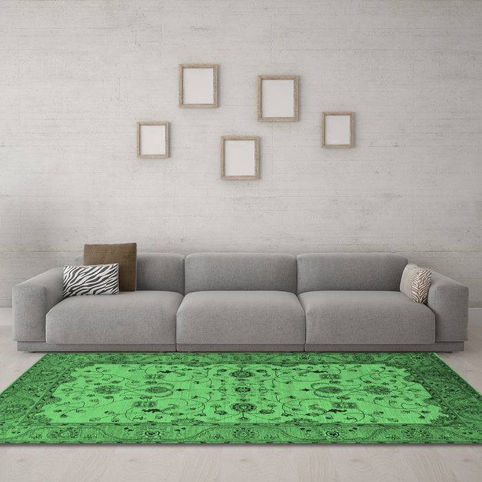Machine Washable Oriental Emerald Green Traditional Area Rugs in a Living Room,, wshurb2026emgrn