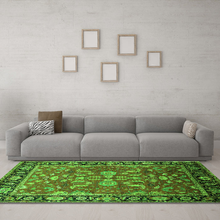 Machine Washable Oriental Green Traditional Area Rugs in a Living Room,, wshurb2031grn