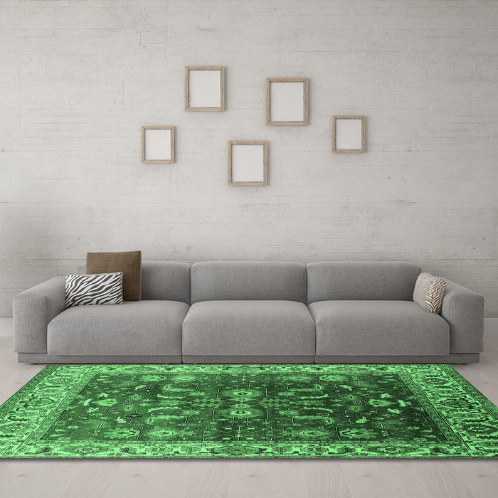 Machine Washable Oriental Emerald Green Traditional Area Rugs in a Living Room,, wshurb2032emgrn