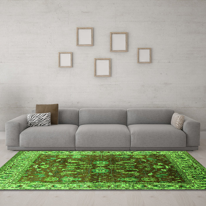 Machine Washable Oriental Green Traditional Area Rugs in a Living Room,, wshurb2032grn