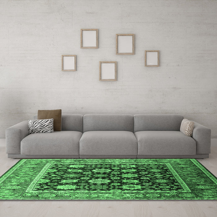 Machine Washable Oriental Emerald Green Traditional Area Rugs in a Living Room,, wshurb2033emgrn