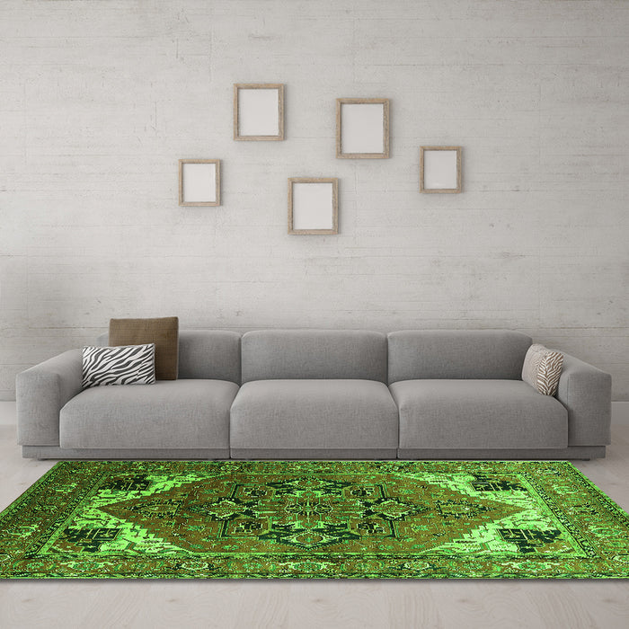 Machine Washable Persian Green Traditional Area Rugs in a Living Room,, wshurb2037grn