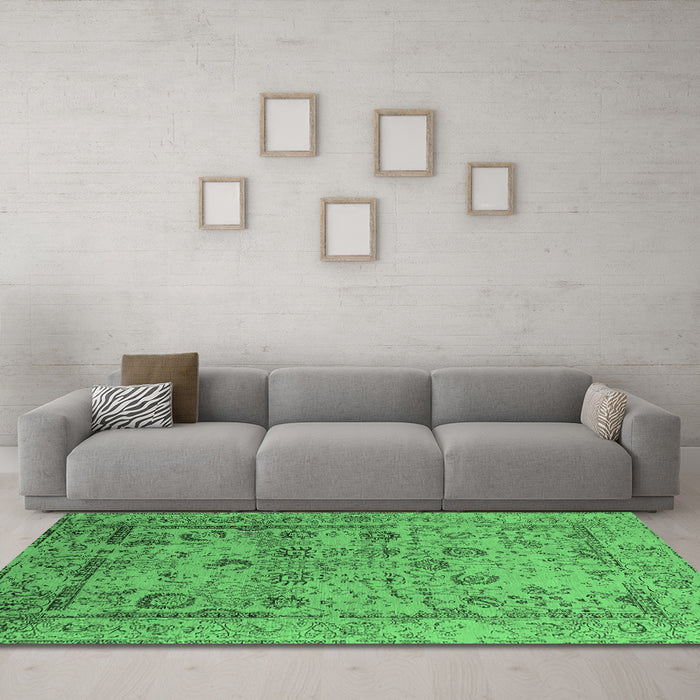 Machine Washable Oriental Emerald Green Industrial Area Rugs in a Living Room,, wshurb2051emgrn
