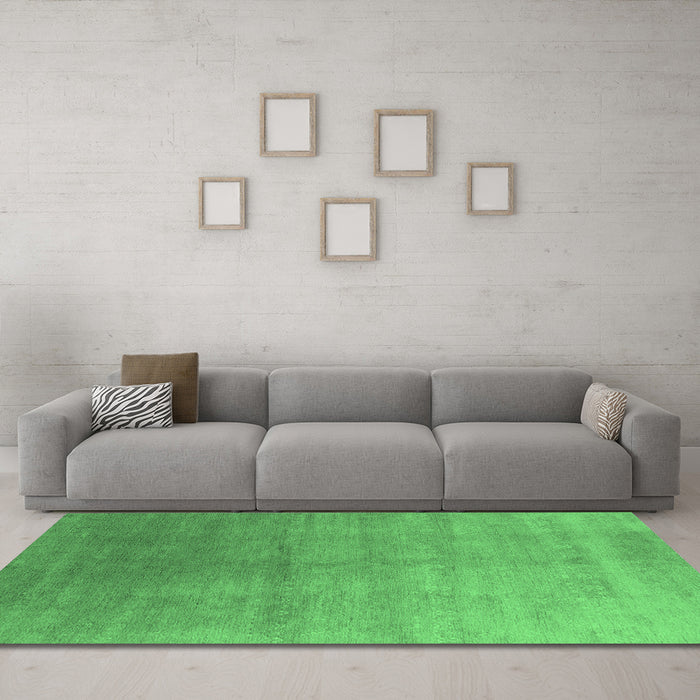 Machine Washable Oriental Emerald Green Industrial Area Rugs in a Living Room,, wshurb2052emgrn