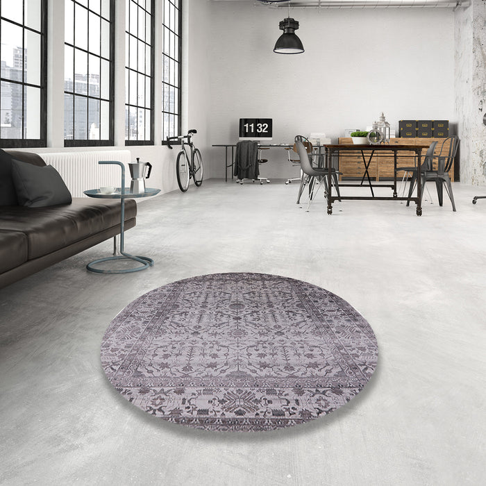 Round Mid-Century Modern Cloudy Gray Oriental Rug in a Office, urb2092