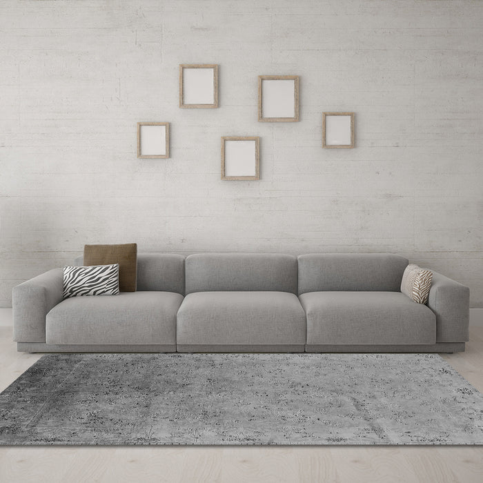 Machine Washable Oriental Gray Industrial Rug in a Living Room,, wshurb2116gry